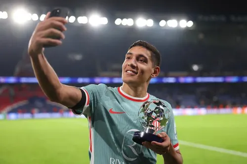 RafaelAfar's tweet photo. Nahuel Molina  espero que cuando empiece la liga en el
@Atleti
esta temporada tenga la decencia de recordarle que  para ganar a los españoles hay que jugar con decencia. Y saber perder y él no sabe.   Lástima!!! @Emiliogude https://t.co/Eg74TYBHgb