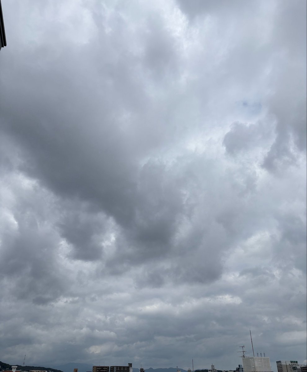 Yuzutan15415647's tweet photo. アスリート、仕事、勉強など
何かを極めようとする人は
一貫性がある
地道にコツコツと
目が覚めたら天才にっなていた
なんて事はない
カッコ悪い事をカッコよく見えるように
泥臭くやる
羽生くんの言葉は
いつも血が通っている
#YUZURU空倶楽部
#羽生結弦
 31歳226pro5年目2 https://t.co/xBacLql7HK