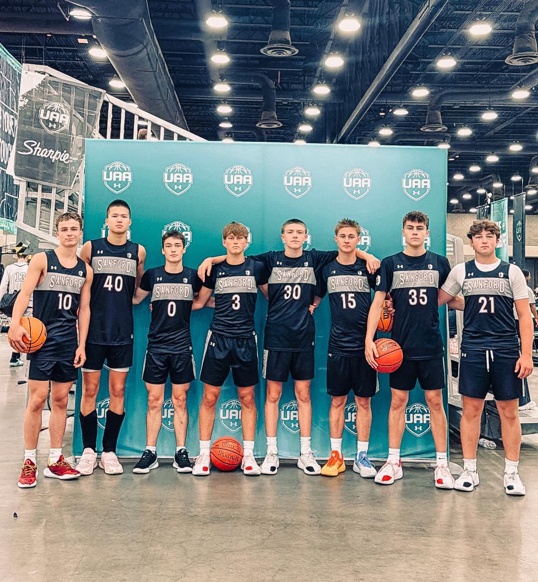 sanfordhoopsfgo's tweet photo. 1️⃣5️⃣u Boys ⚫️ wrapped up the AAU season at the UA Rise Finals in Louisville this weekend‼️

Intense and fast-paced hoops ALL season from this group!

#SanfordSports | #TogetherAsOne https://t.co/lQYCldNwOD
