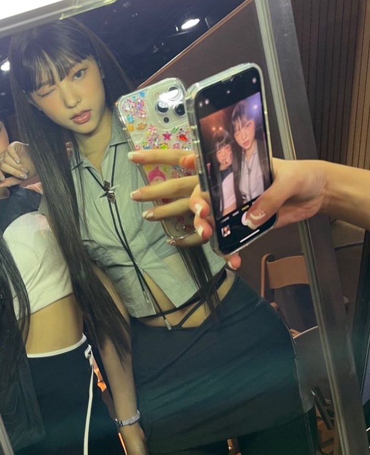 애신 tweet media