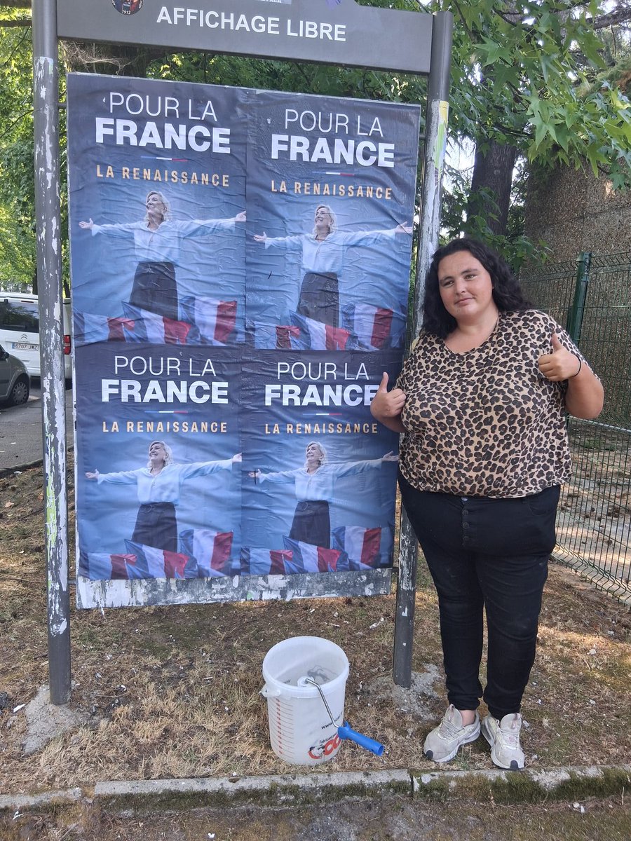 PalisPierre64's tweet photo. 🇫🇷 À Hendaye, LFI n’a pas le monopole du terrain ! Bravo à Pascal et Marine pour leur collage de ce matin. L’affichage libre appartient à tous : partout, faisons vivre nos idées et refusons de laisser le terrain à nos adversaires. On ne lâche rien ! 💪 #RN https://t.co/JODizerhqx https://t.co/YKswVALFM0