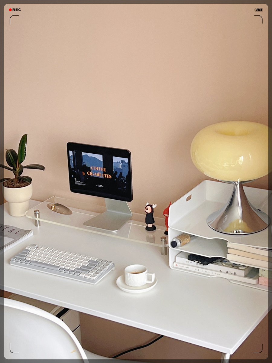 ijiyu1552472's tweet photo. Turn old glass jars into chic pencil holders with just a bit of paint! Perfect for tidying up your workspace. https://t.co/Vr9O9qJgjk