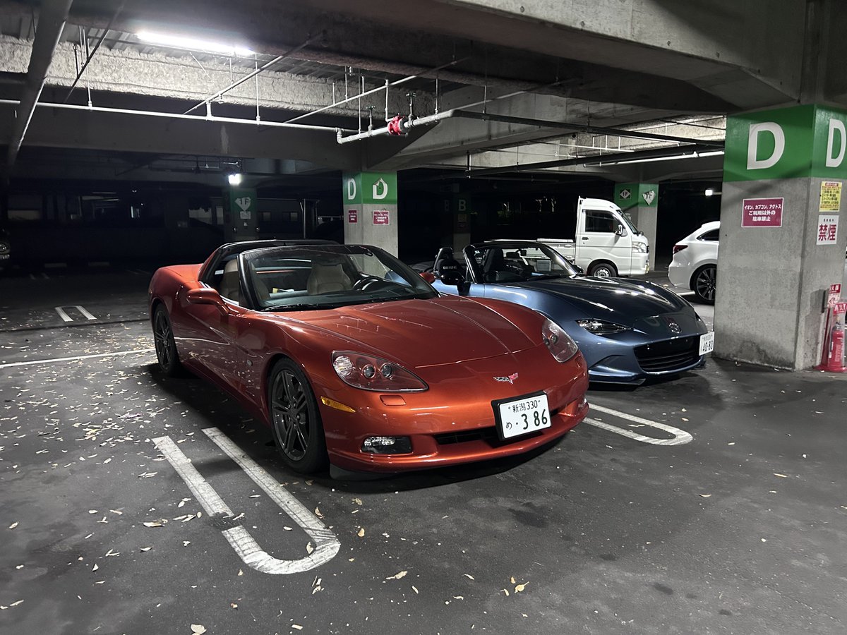 nd4_o0's tweet photo. ぜんぶでかいロードスター😏 https://t.co/rn85clqcfA