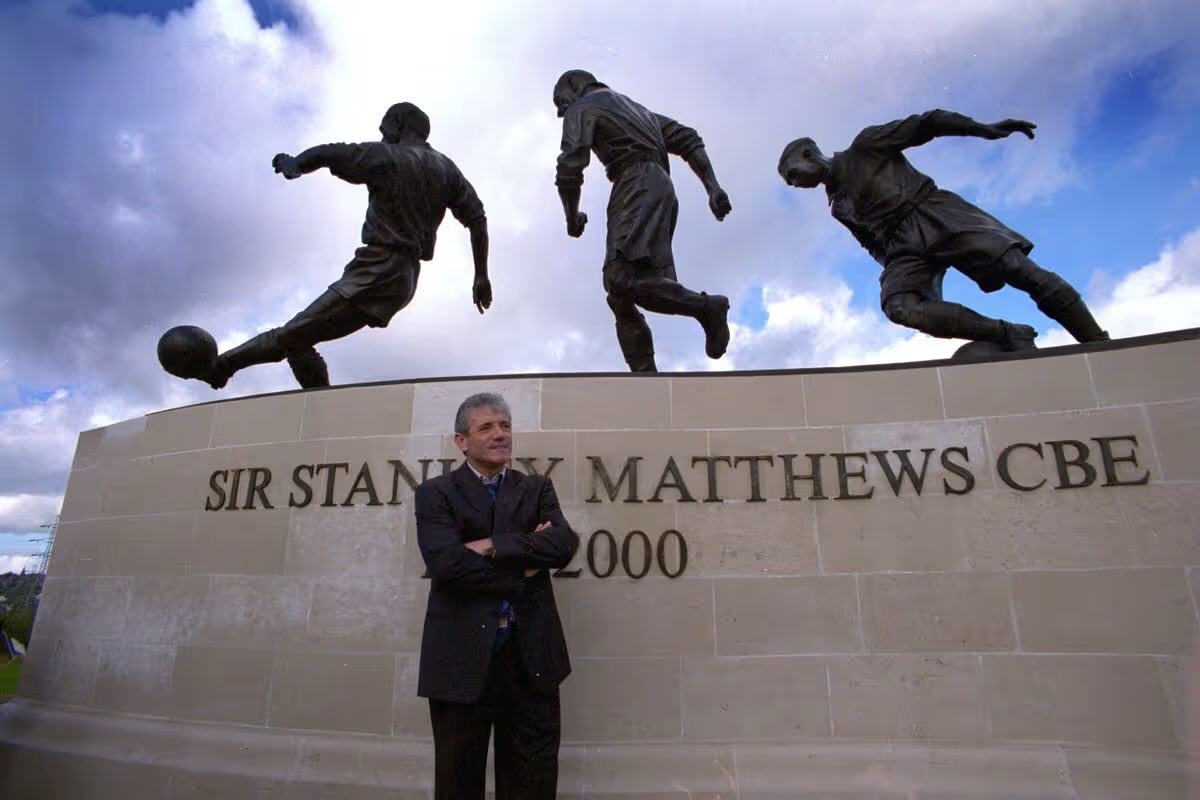 wizardsofdrivel's tweet photo. Kevin Keegan unveiled Sir Stan’s statue for free when many former Stoke players allegedly demanded a fee. A good bloke. https://t.co/dnkMmEAaRW