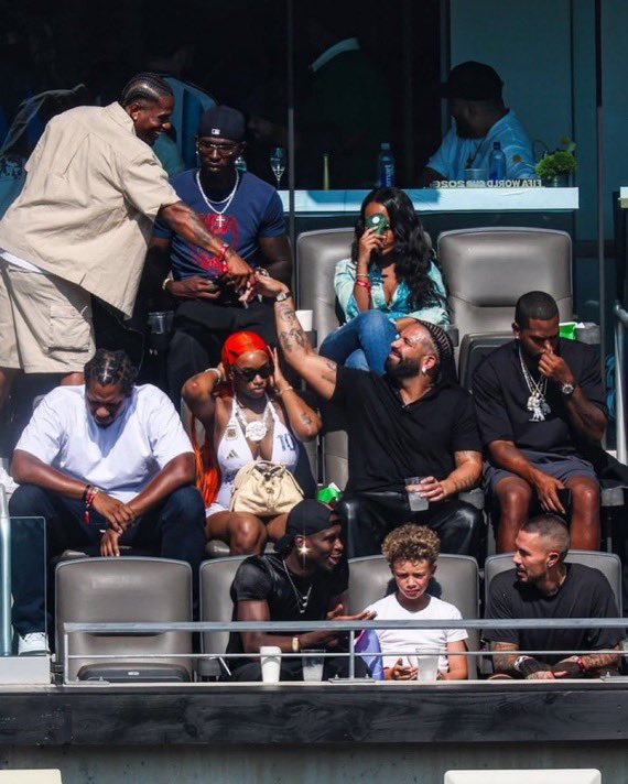 kodakszzn's tweet photo. Looks like Future and Drake relationship is strictly business https://t.co/AFAMS9Y5K9