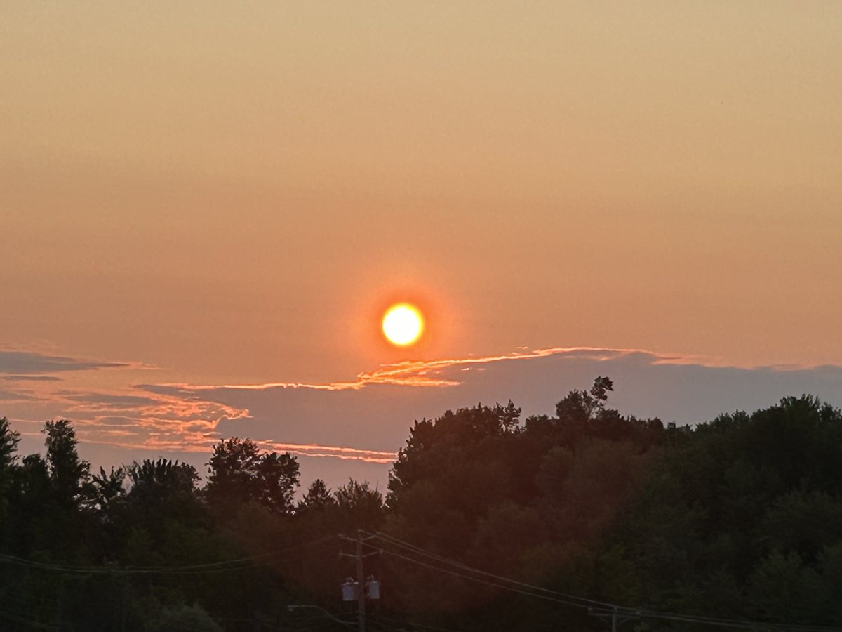 RenaudMicheline's tweet photo. Salut au soleil, en ce lundi matin, à 06:02. Bonne journée https://t.co/By7UOEWhIr
