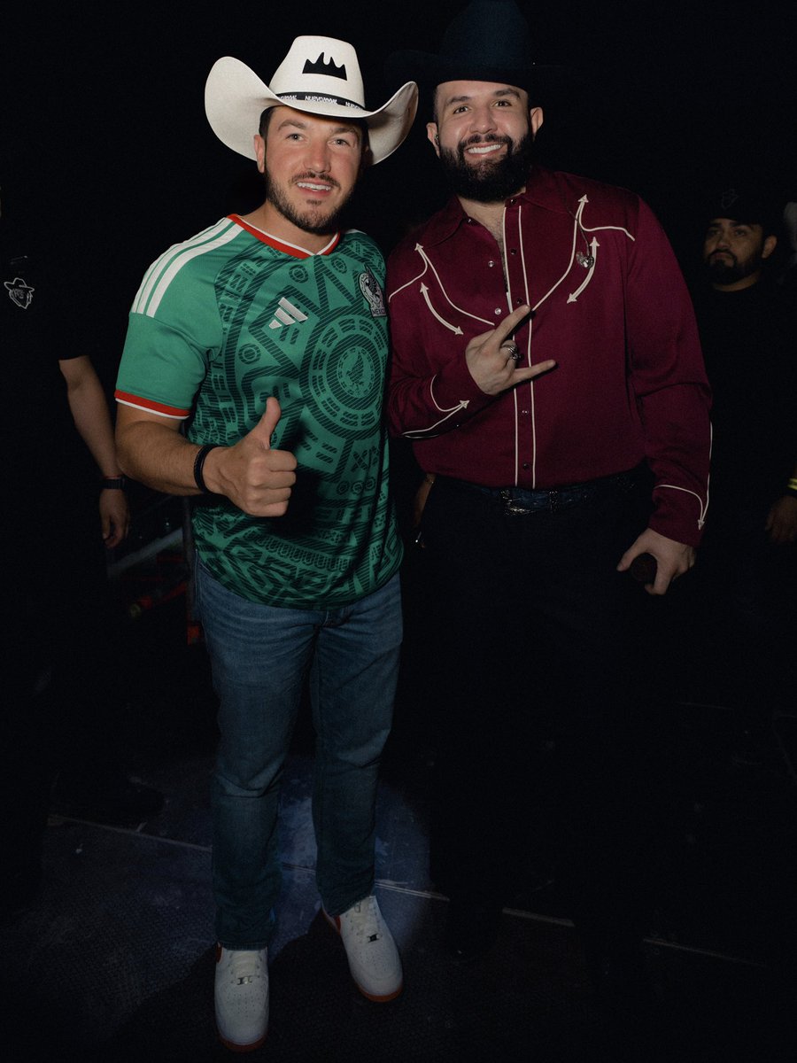 samuel_garcias's tweet photo. Gracias compadre @carinleonofi para aventarse el cierre histórico con más de 100 MIL personas del mejor FIFA Fan Festival™. ¡Siempre serás bienvenido a Nuevo León! ¡Ánimo! 🤠🦁👊🏻 https://t.co/V0VGdP6UJc