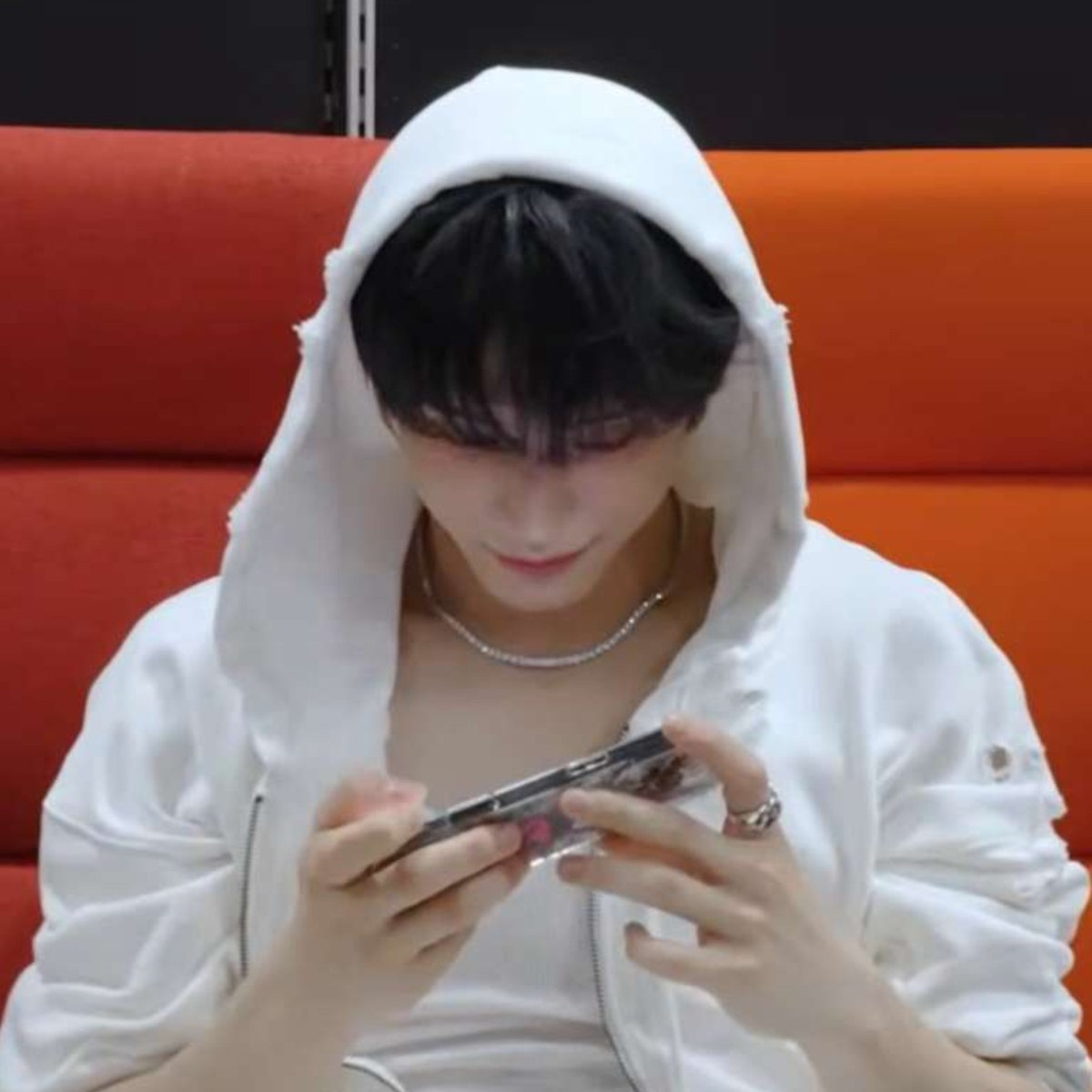 WOONG1214_'s tweet photo. 너무귀여븜........ 쓰다듬어야돼 https://t.co/7qaepH7W7X