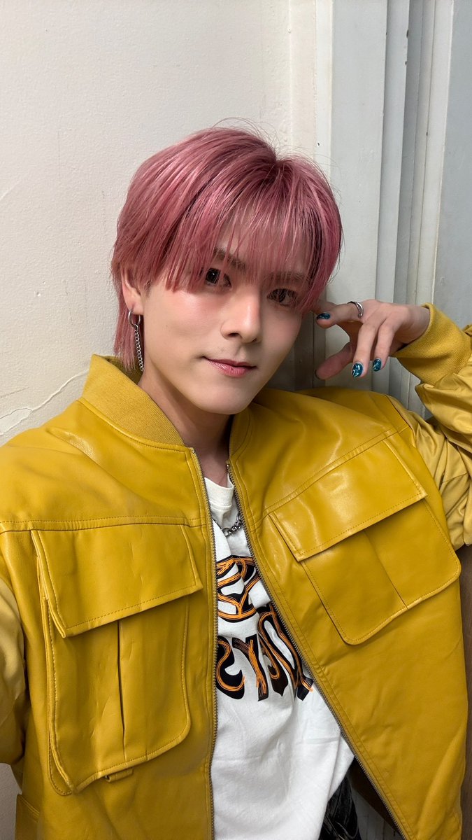 X8EE_MASATO's tweet photo. X8EE SHOWCASE vol.4~Half Anniversary~
SOLD OUT!!! ありがとうございました！

みんなとの時間ってほんとに幸せです🐝
改めてデビューから半年、ここまで一緒に走ってくれて、出会ってくれてありがとう🔥

これからもハニークスのみんなよろしくね！

  #X8EE  #バイビー https://t.co/IrKWLGIge3