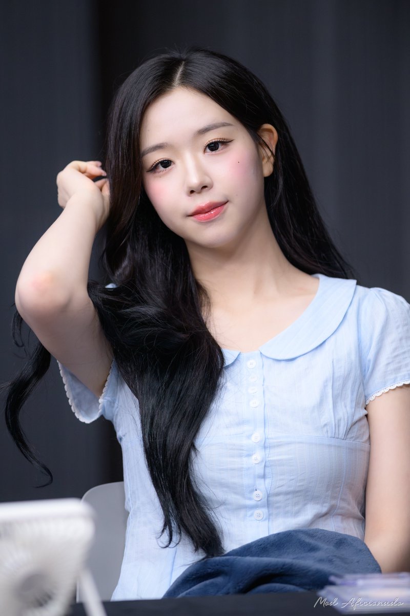 ModAficionado's tweet photo. tripleS @ 헬로라이브홀 260717 #tripleS #트리플에스 #김채연 #ChaeYeon https://t.co/KFnrXXkW1Y