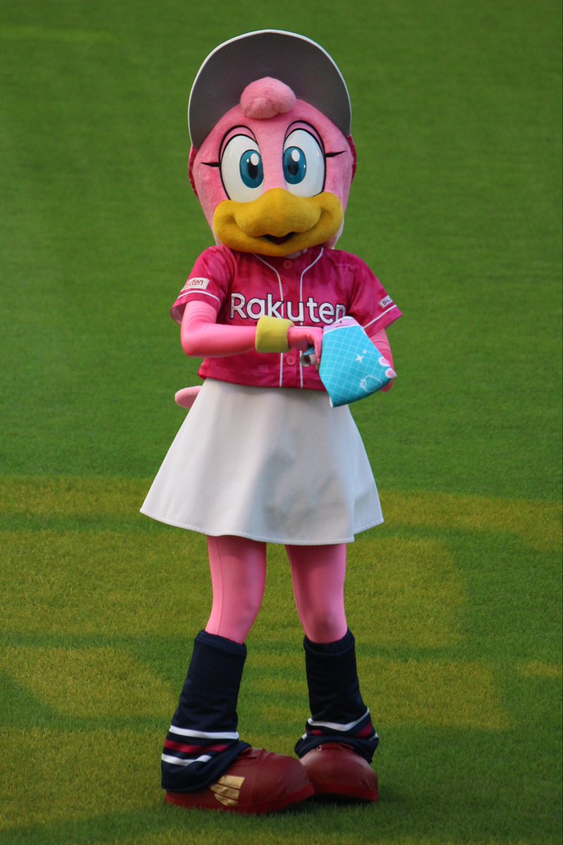 lsize_ryu960's tweet photo. マスコット達。
 #RakutenEagles 
 #クラッチ #クラッチーナ https://t.co/7ltWOQkKtx