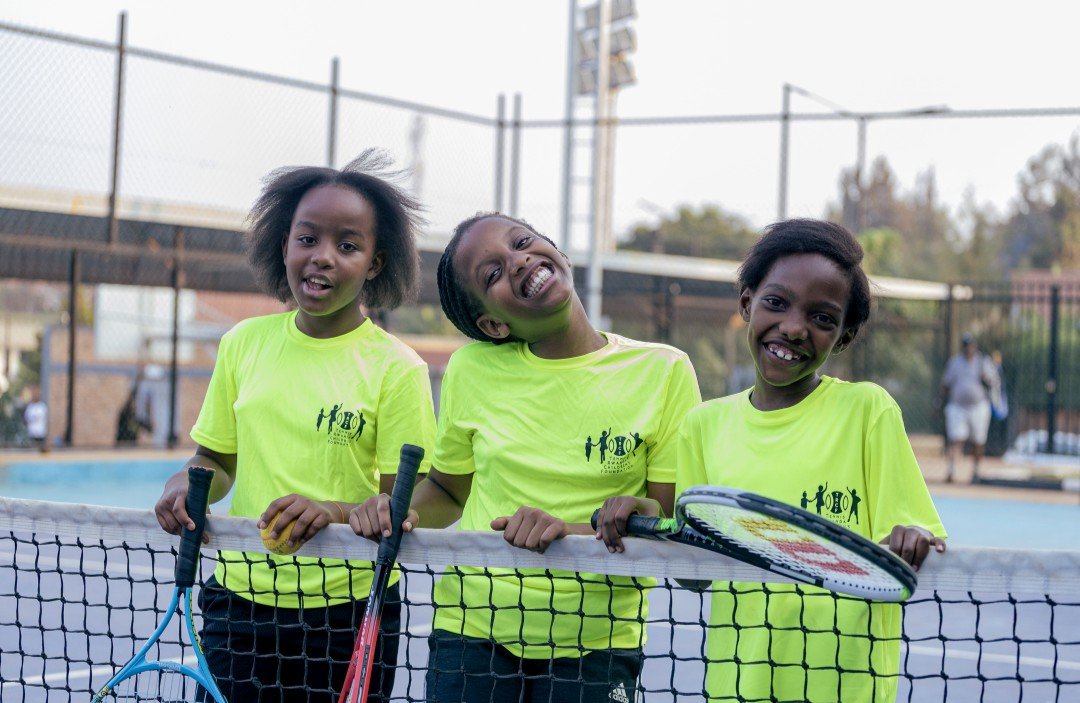 TRCF078's tweet photo. Give our girls rackets, and the smiles will just follow.😄🎾💚
#TennisForChange #TRCF https://t.co/YZsai0Y6eV