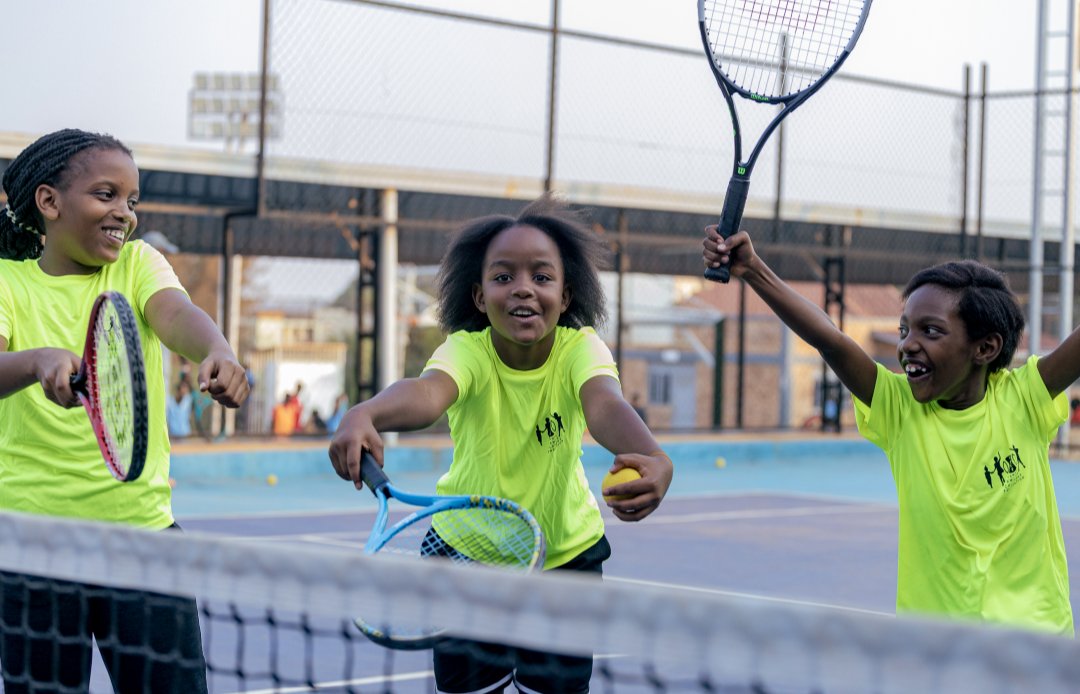 TRCF078's tweet photo. Give our girls rackets, and the smiles will just follow.😄🎾💚
#TennisForChange #TRCF https://t.co/YZsai0Y6eV