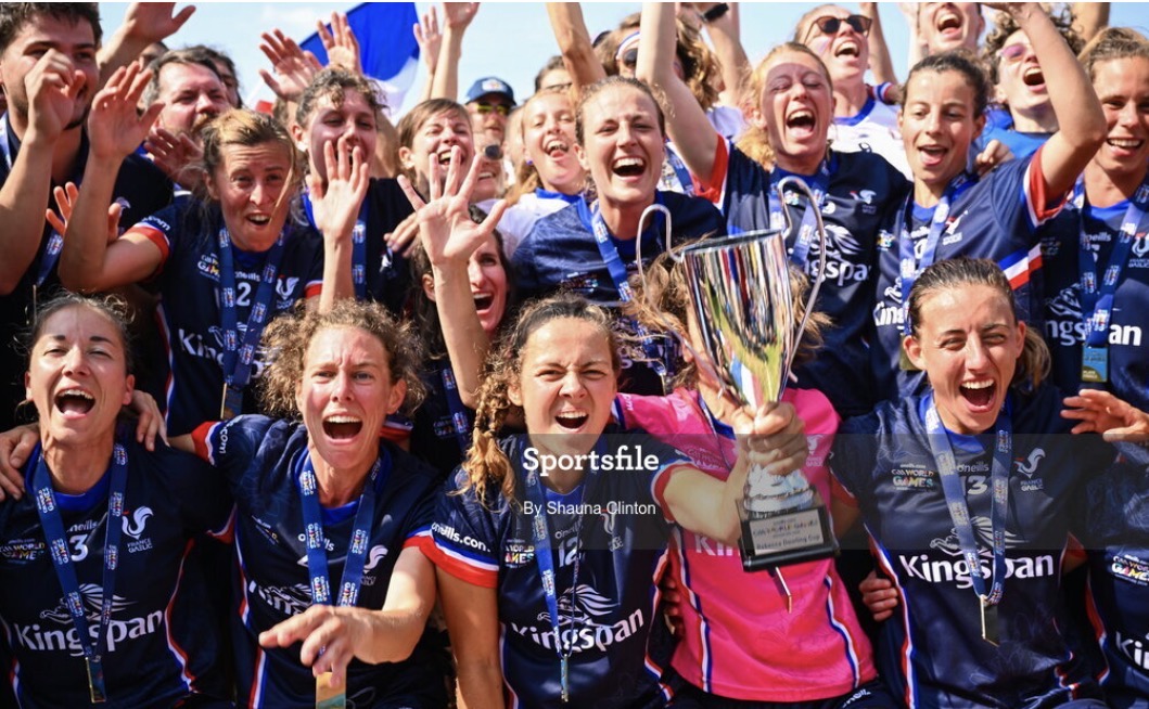 IrlEmbParis's tweet photo. 🏆🇫🇷 Bravo Les Bleues ! L'équipe féminine de France remporte les GAA World Games à Waterford. La France compte désormais le plus de clubs GAA en Europe (33) et ~1500 joueurs (+50% en 3 ans). https://t.co/HfxK3k544D