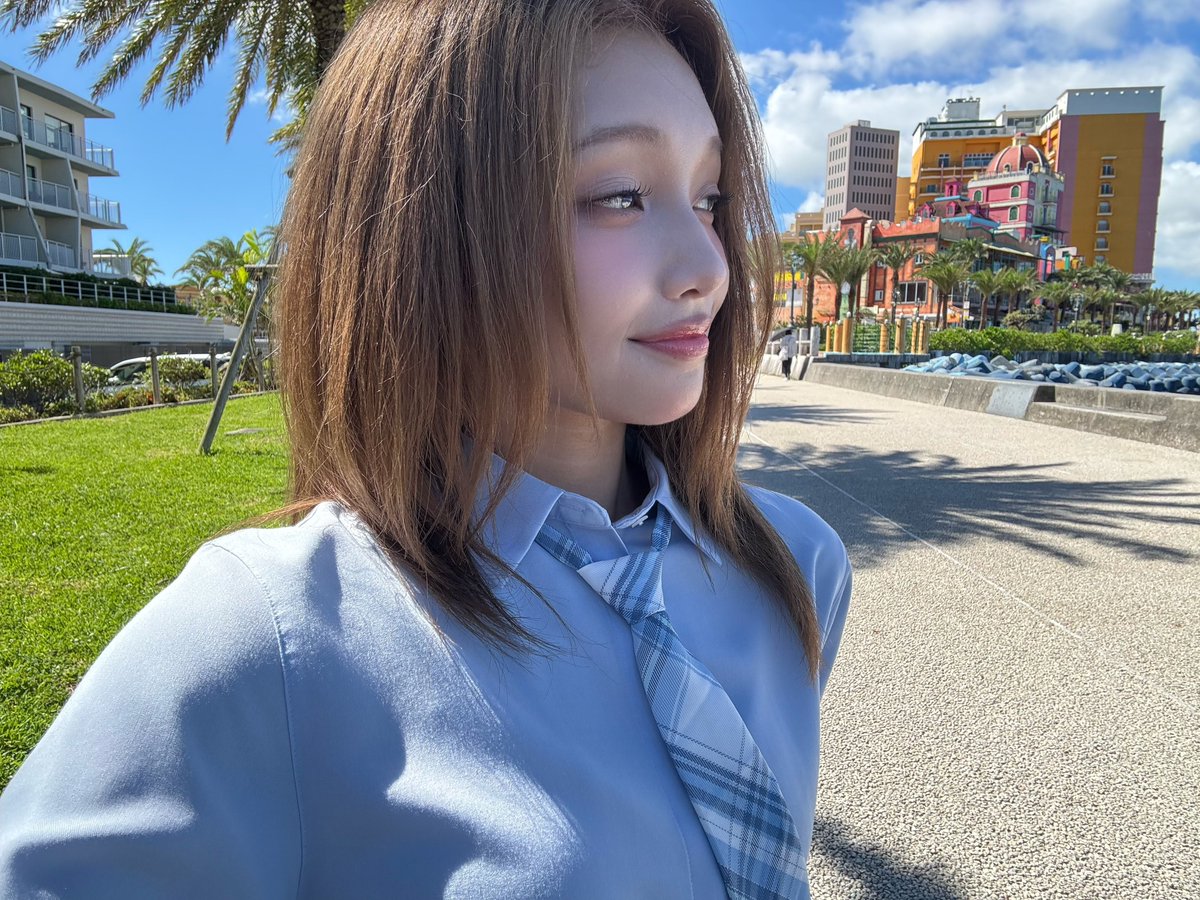 gehkoto's tweet photo. 260720 Gehlee Weverse DM 👸

: hi hi hi !!
: how's monday been ? <3 
: It rained a lot today... 
: Selfies taken during the shoot! <3 
: I have a lot to post!

#GEHLEE #젤리당카 #UNIS #유니스 https://t.co/RkzxdaXC8C