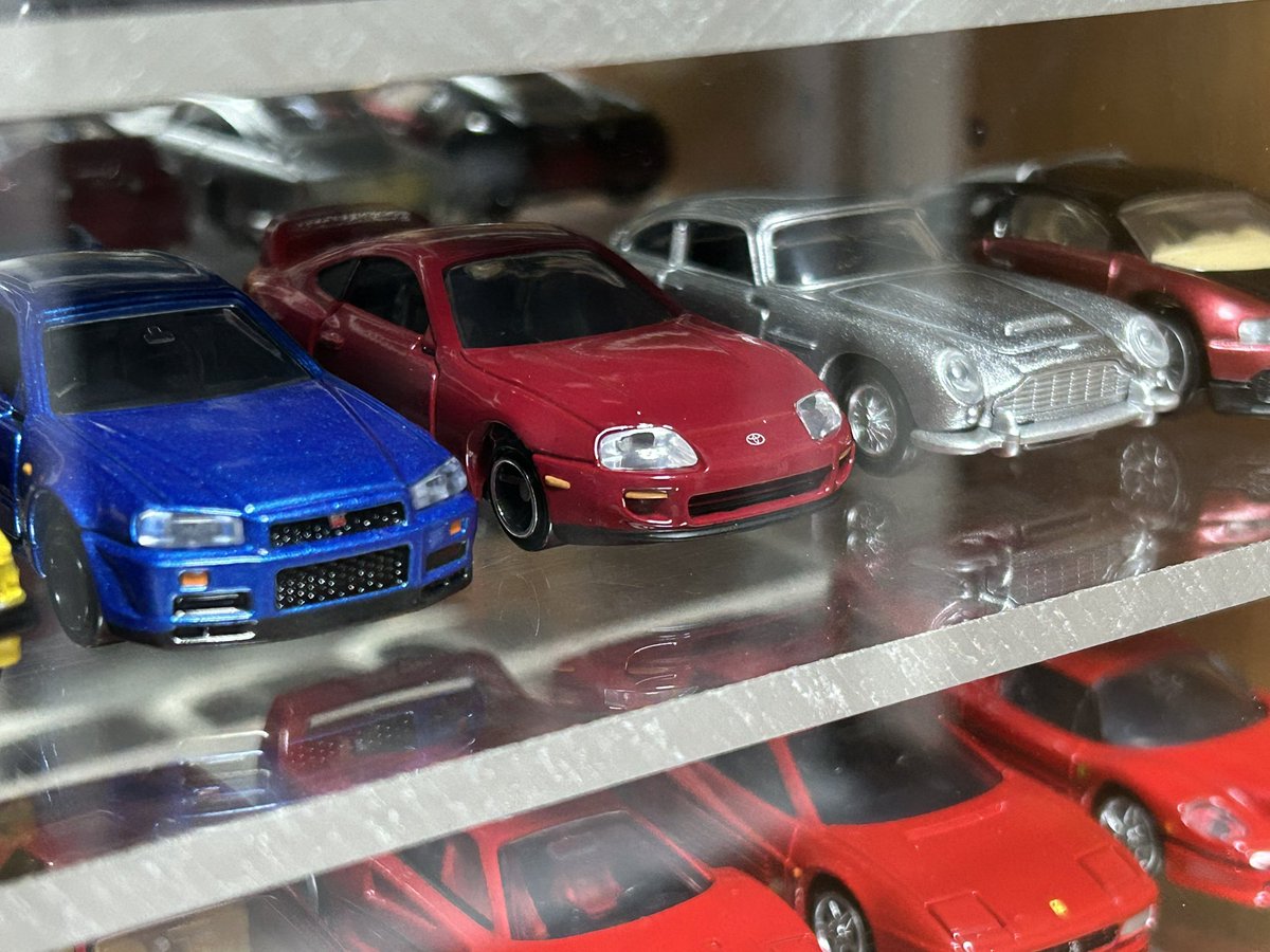 levorgcocoa555's tweet photo. #トミカ
今月のトミカの新車をケースに並べてみた。

787Bはもう場所がなくて飾れないし、来月以降の新車も飾る場所がない。 https://t.co/dKU7ZXgz8L