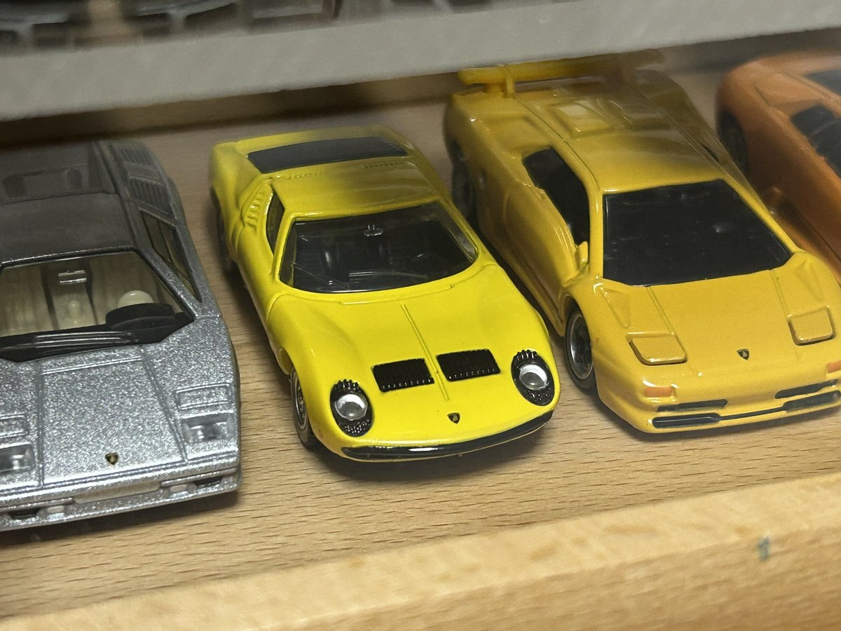 levorgcocoa555's tweet photo. #トミカ
今月のトミカの新車をケースに並べてみた。

787Bはもう場所がなくて飾れないし、来月以降の新車も飾る場所がない。 https://t.co/dKU7ZXgz8L
