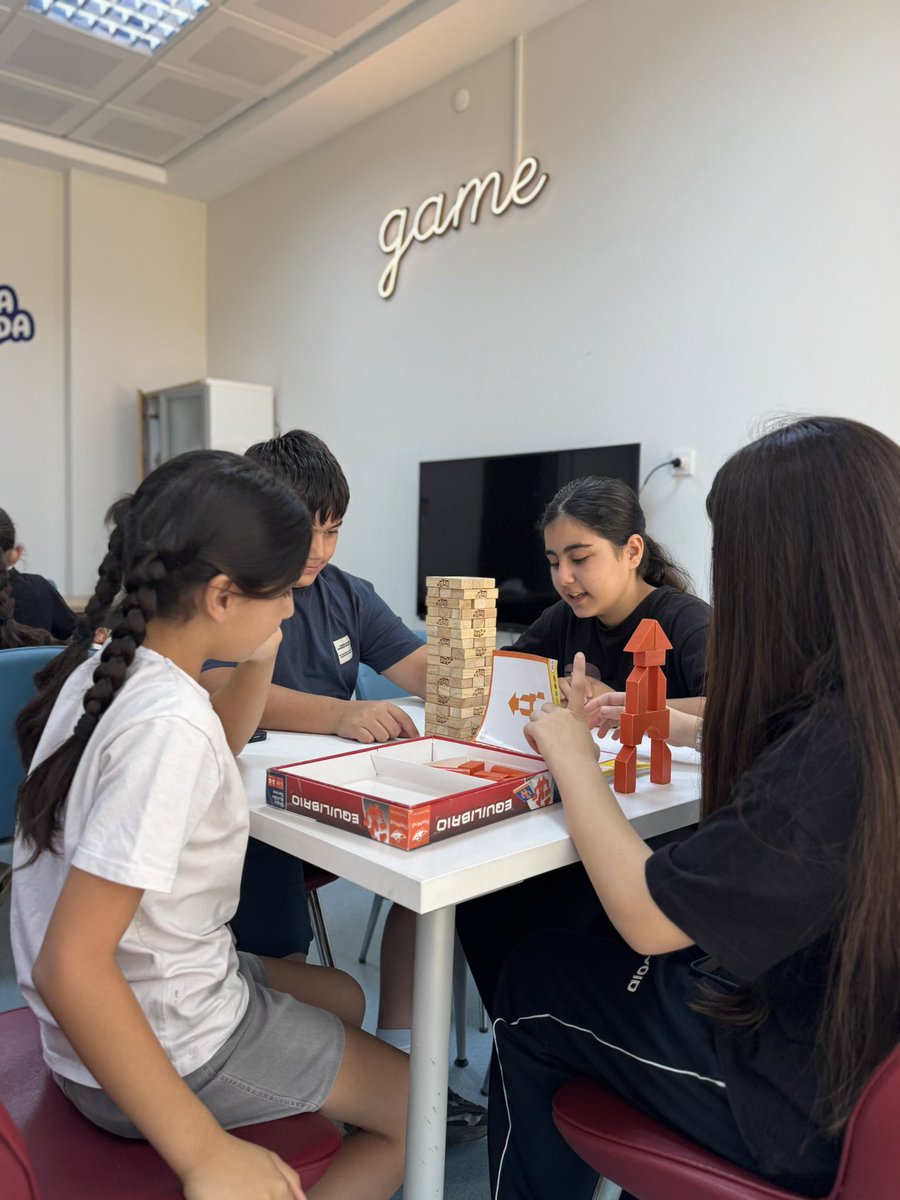 GSB_KoskGM's tweet photo. GSB Gençlik Yaz Kulübü’nde eğlence ve öğrenme hız kesmeden devam ediyor 😍

Çocuklarımızla birlikte akıl ve zekâ oyunları odamızda birbirinden eğlenceli oyunlar oynayarak beyin jimnastiği yaptık. Strateji geliştirdik, öğrendik ve en önemlisi birlikte çok keyifli vakit geçirdik 🧩 https://t.co/uLQbU2PApm