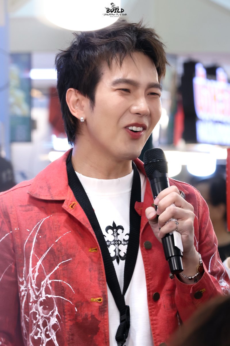 Build_FamilyFC's tweet photo. วันนี้เป็นยังไงกันบ้างงง เหนื่อยกันมั๊ยค้าบบบ เย็นนี้ได้อะไรกินกันน้าา 

How’s your day been, everyone? 🫶 Have you been working hard today? What are you having for dinner tonight? Wishing you a cozy evening with lots of delicious food! 💙

#BuildJakapan @JakeB4rever 
#Beyourluve https://t.co/eq65WbyCpL