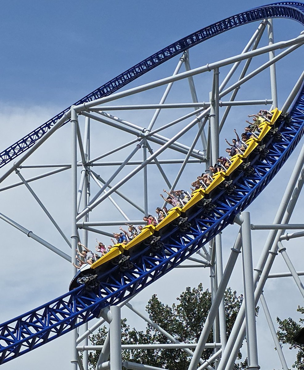 Cool_Coasters's tweet photo. Monday came fast. Millennium Force comes faster. 😎🎢🌇
#MillenniumMonday #MillenniumForce #CedarPoint #CoolCoasters #CoolCoastersAndSunsets #ForFamilyAndFun https://t.co/TxzWPUbdWn