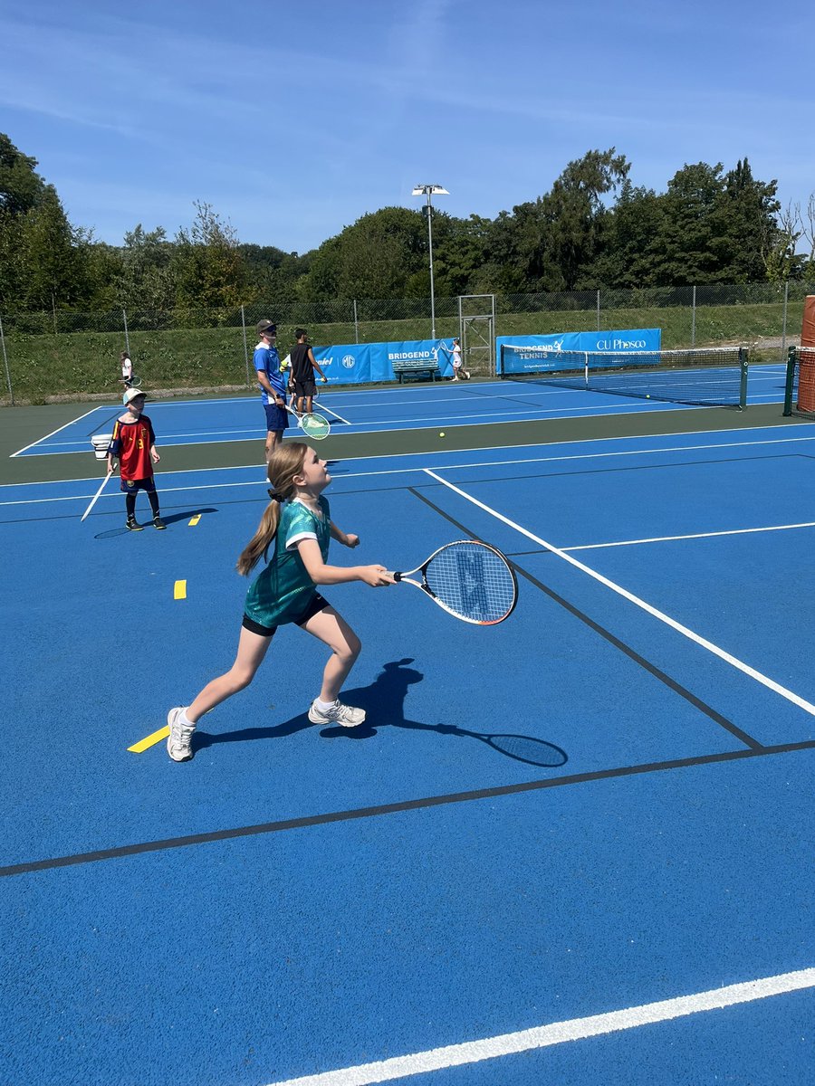 BridgendTennis's tweet photo. 🎾Day 1 of Summer Camps

👩🏾‍🤝‍👩🏼47 children

🔵4 U5’s
🔴19 U8’s
🟠15 U10’s
🟢9 U12’s

🏃‍♀️Building the FUNdamentals

🎾Growing the GAME

ℹ️We have limited spaces available on our remaining camps:

https://t.co/TbpAszdp28

#CommunityClub #awardwinning #tenniscoaching #summerholiday https://t.co/Snhgq2hQDb