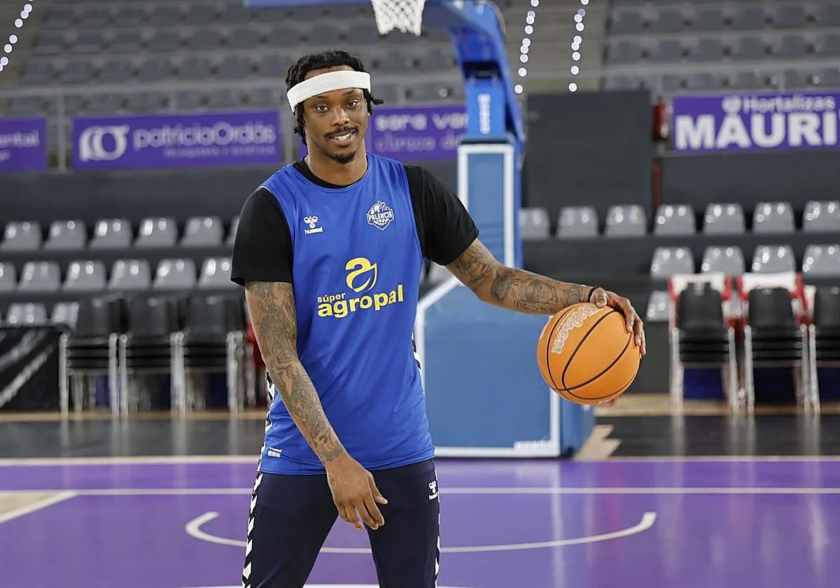 santirodriguez8's tweet photo. Mustapha Heron es el primer extranjero confirmado por @DSCbasquet para la próxima LUB.
Es un 2 de 1,97 que llega de jugar en Palencia en Primera FEB con un promedio de 6,9 puntos con 39% en triples. 
Jugó 9 partido en Goes con 18,6 pts y un 36% en triples. https://t.co/E9igchds3e