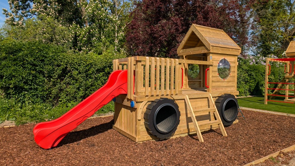 PlayspacesPlay's tweet photo. No fuel. No driving licence. Just endless adventures 😄
Our themed play unit is ready for little explorers to climb, slide, crawl and play until the bell rings.

#playspaces #activeplay #playtime #imaginativeplay #kentschools #kent https://t.co/5EfinLyB16