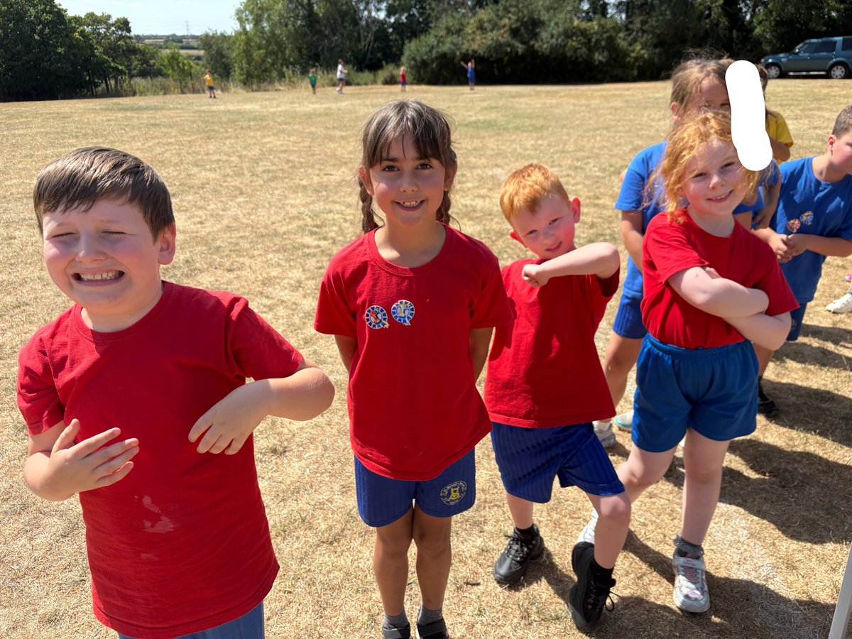 MissHylandStM's tweet photo. Y2’s relay teams🏃‍♂️🏃‍♀️ @StMSchStewkley https://t.co/E5VLhL9E0O