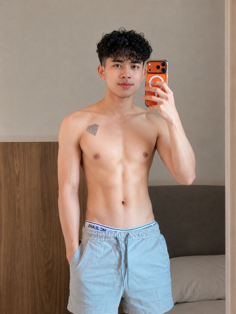 khemrinx's tweet photo. ពូសូមគេងមុនហើយក្មួយៗ😘😴 https://t.co/Ok6P8U1pGO