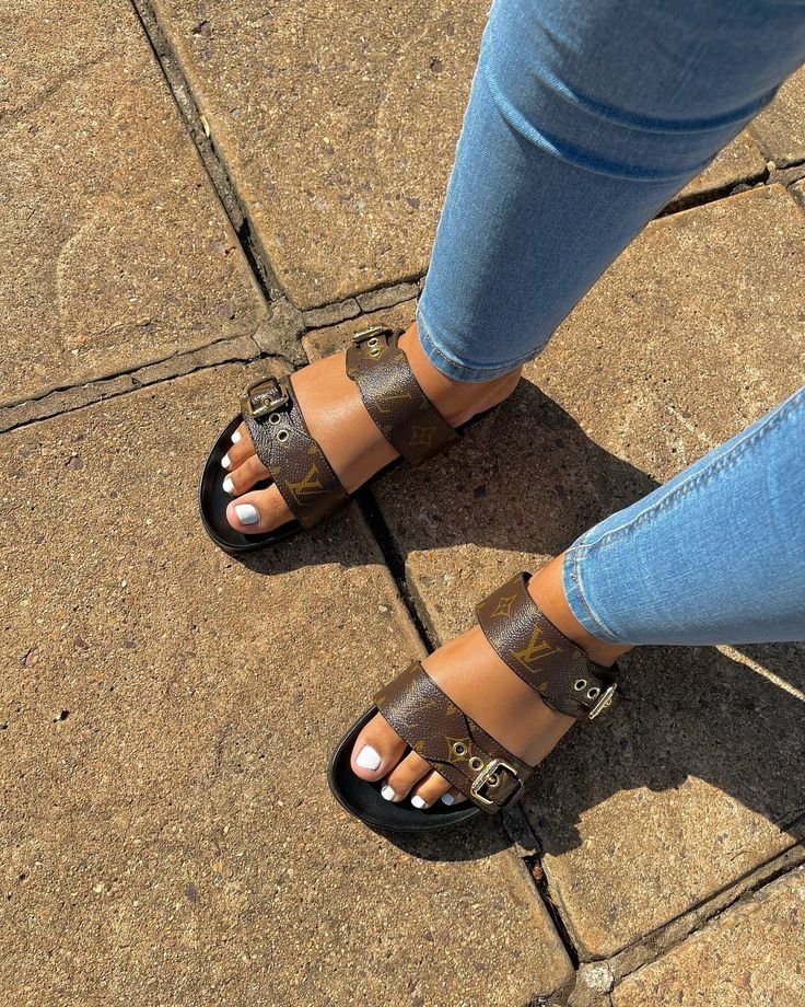 Huzzy_feet01's tweet photo. Don't leave me hanging, I've not eaten today 🤲 https://t.co/L7CmB5b0R5