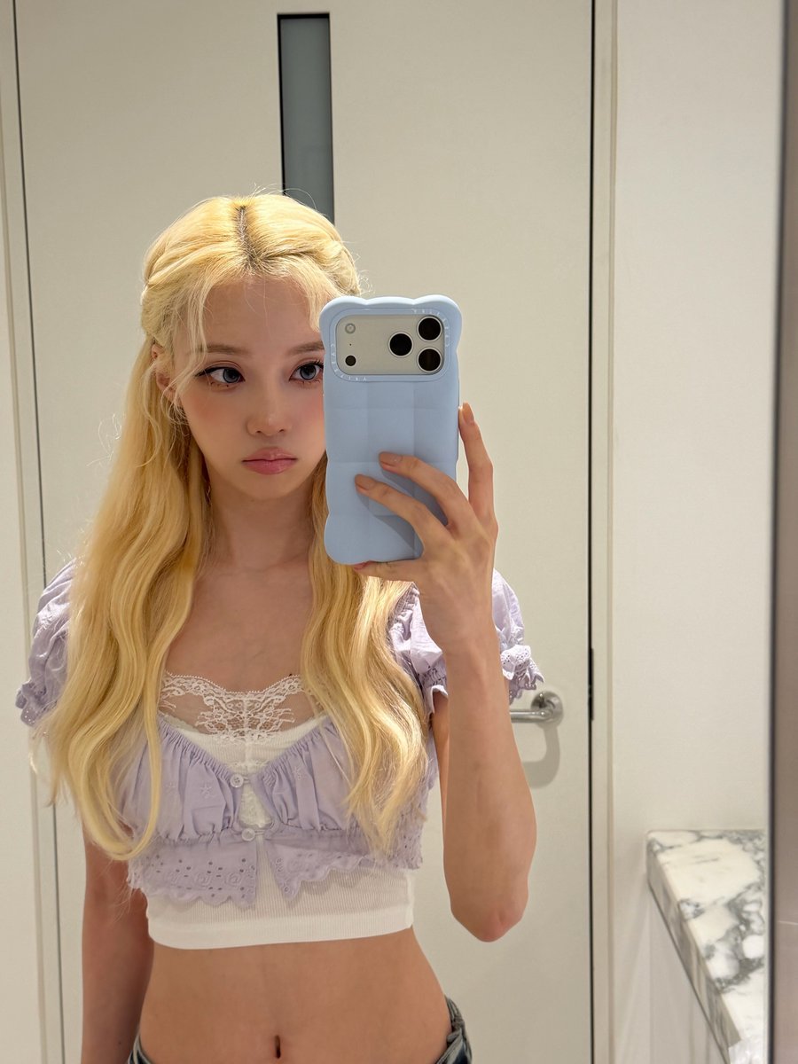 wntrult's tweet photo. the most perfect girl in this world https://t.co/nLTXlNq8Yo
