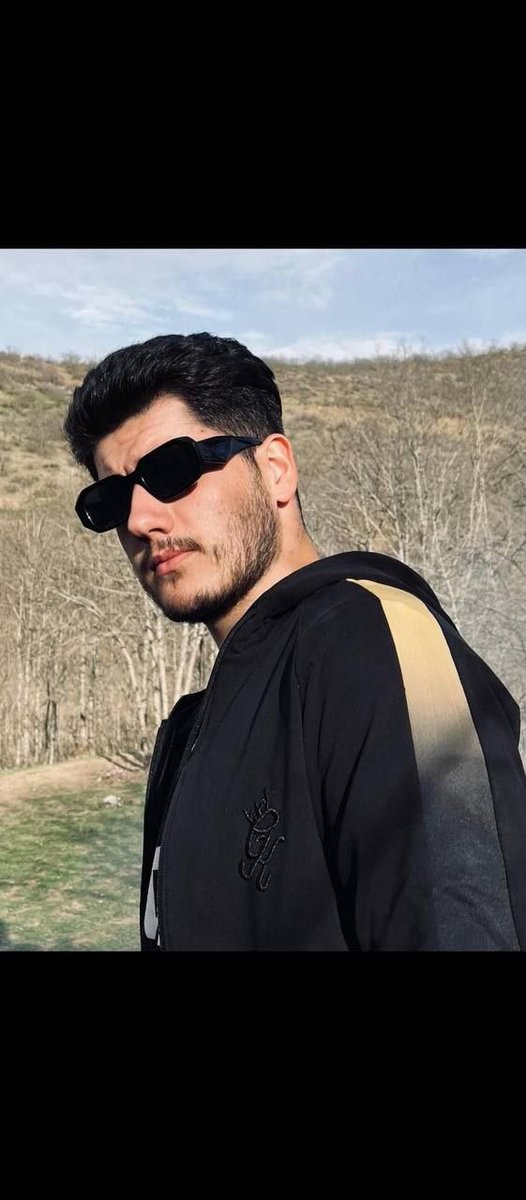 aminiarman45's tweet photo. فقط ۲۱ سال داشت…

امیرمهدی خرسندی؛ جوانی که می‌توانست امروز میان خانواده و دوستانش باشد، با هزاران آرزو و برنامه برای آینده.

#امیر_مهدی_خرسندی https://t.co/kdvK7NyyG5