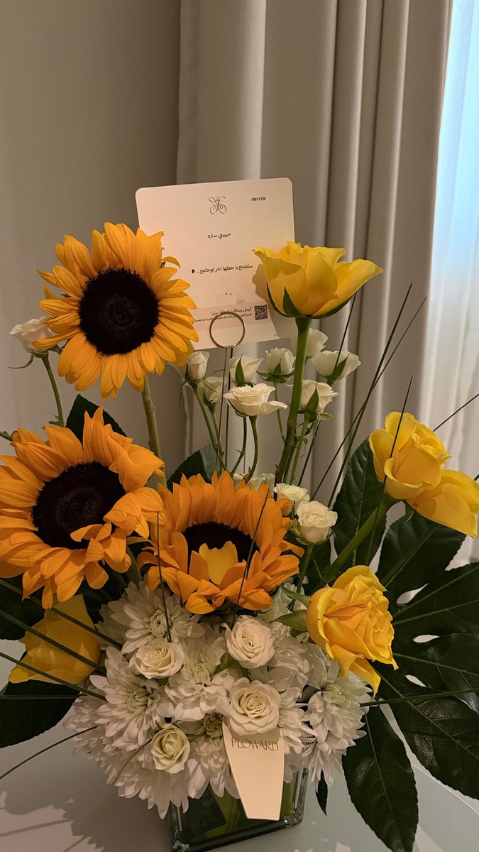 saralmaaz's tweet photo. so grateful🌻💛 https://t.co/eF0atO3DTd