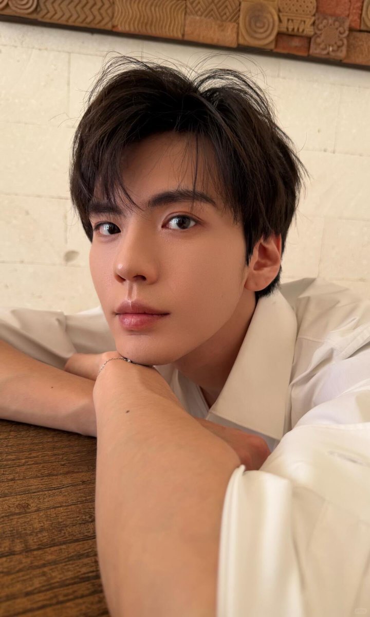 BiwenjunHOME's tweet photo. Bi Wenjun on Xiaohongshu🦈🏠

🤳🏻
ผมมาลองรูปเต็มจอดูหน่อย

🎬ผลงานของ 《ปี้เหวินจวิ้น》 :  https://t.co/FBLY9S4GkN

#ปี้เหวินจวิ้น #biwenjun #毕雯珺  
#畢雯珺  #비원진 https://t.co/1FALhSlhj6