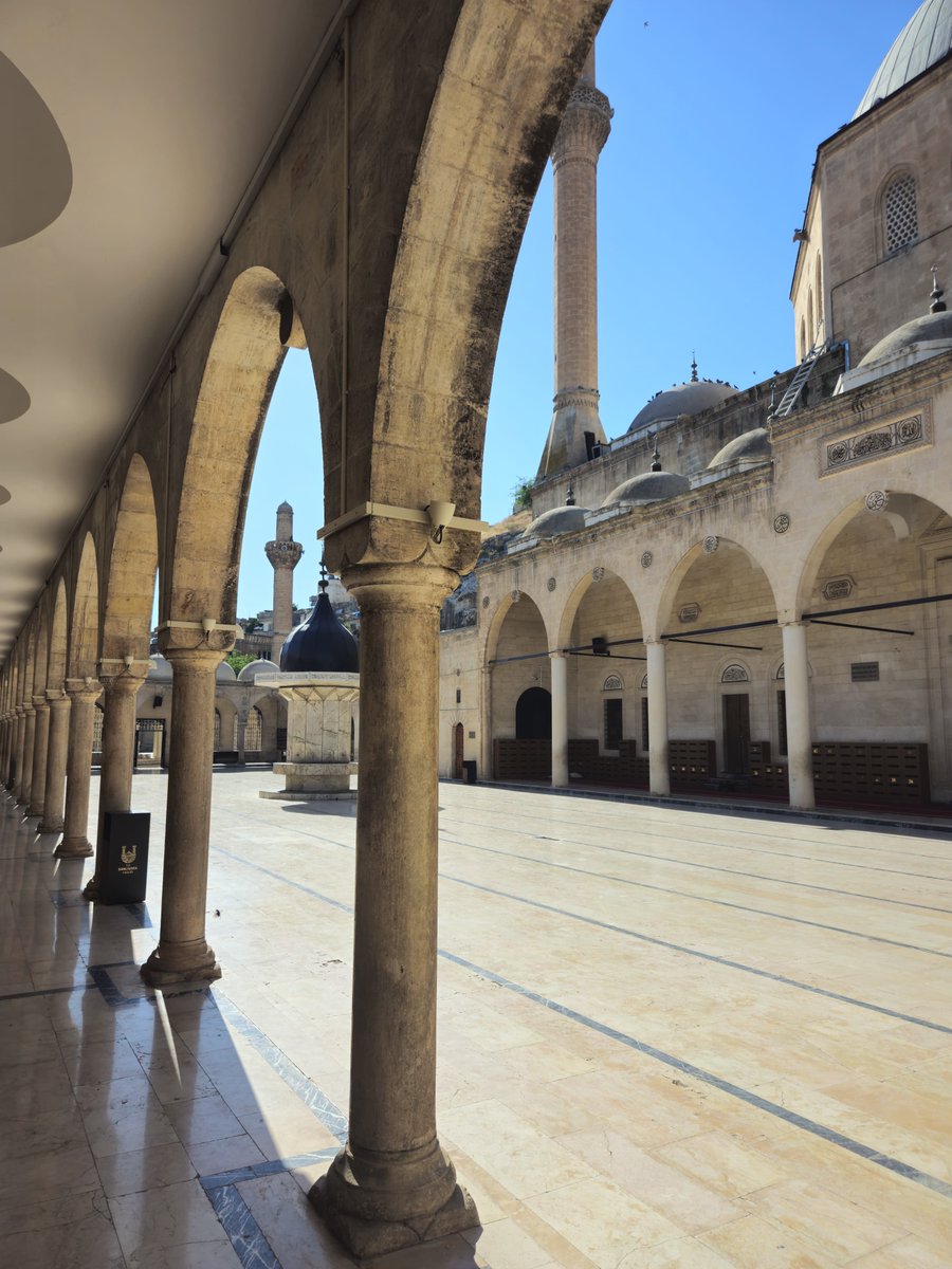 HKvanc's tweet photo. Şanlıurfa, Balıklıgöl | Ateş serinler. https://t.co/usGEyj2B6Y