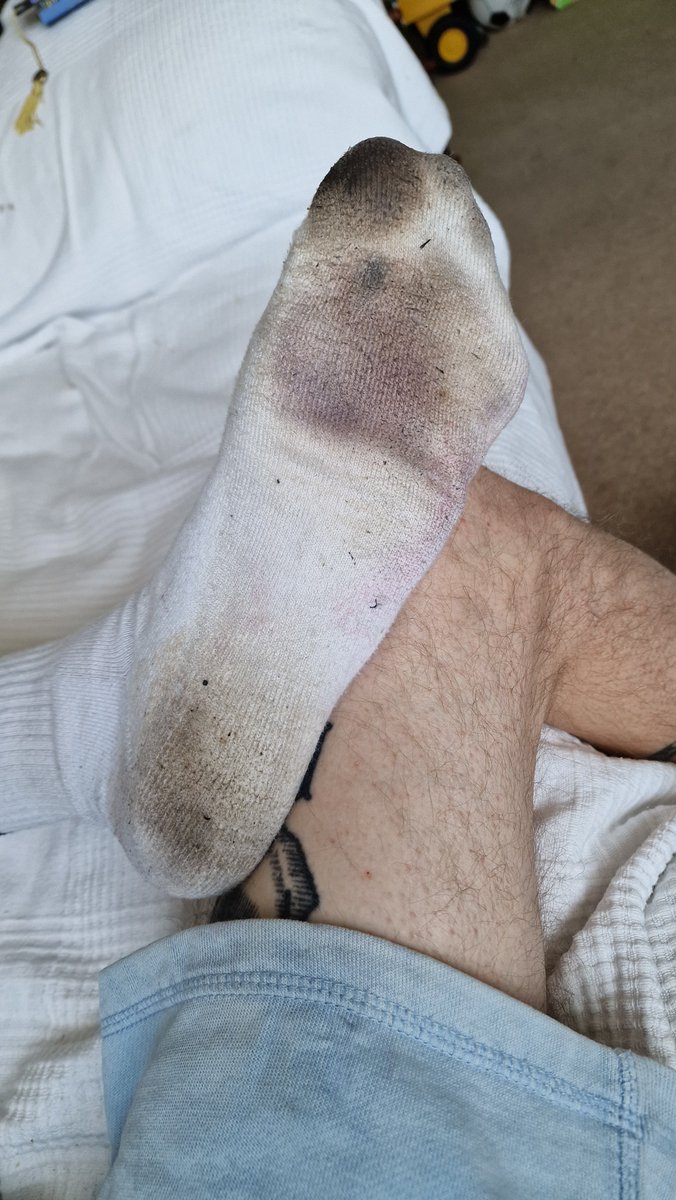 MisterH1111's tweet photo. These socks are toxic, bet you'd love to worship or own them

#gayfeet #malefeet #dirtysocks #sockedfeet #sockfetish #whitesocks #stinkysocks #filthyaf #toxicsocks #findom #serve #sweaty #gayboy #footfreak https://t.co/7tzcWr93j3