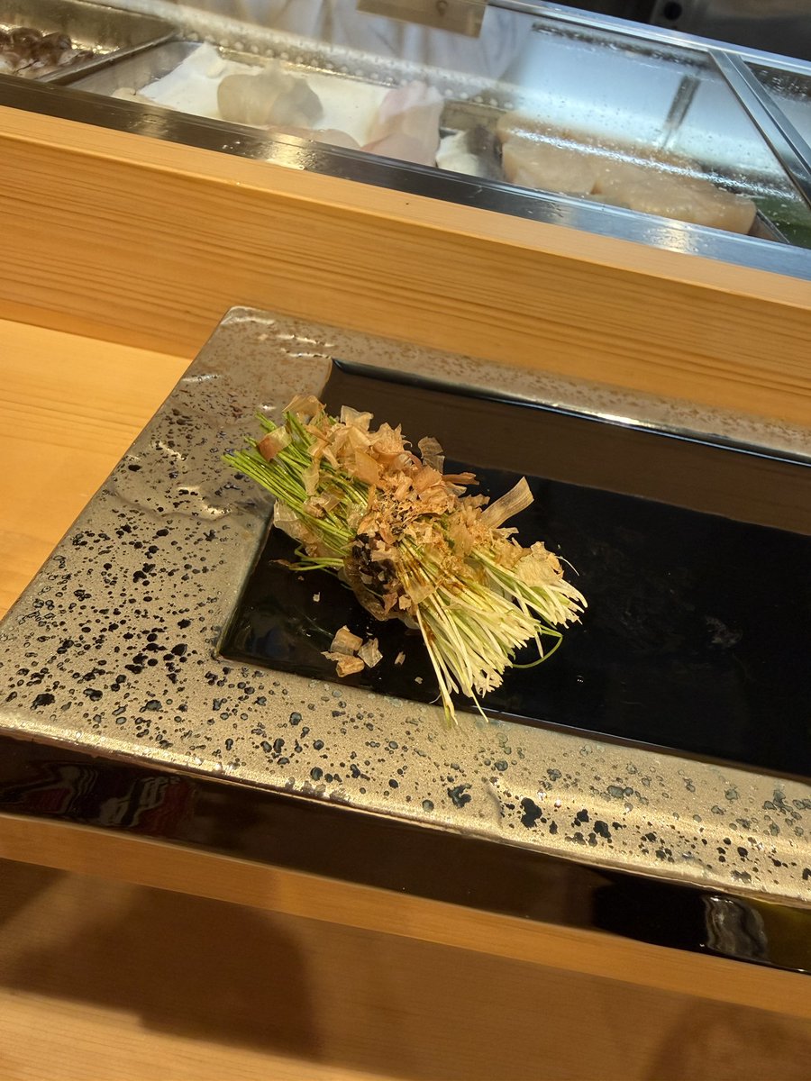 moki_stem's tweet photo. 久しぶりに鮨♪
締めの芽ねぎは、2貫行っちゃうよね✨
美味かった♪ https://t.co/gGoUadZkme