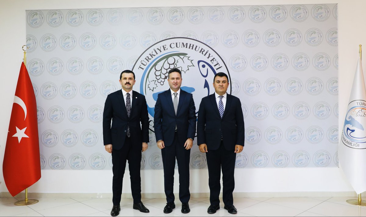 erciskaymakamlk's tweet photo. Kaymakamımız Sayın Ahmed ÇELİK’e Hayırlı Olsun Ziyareti

Ağrı/Patnos Kaymakamı Sayın Burak DERTLİOĞLU ve Ağrı/Tutak Kaymakamı Sayın Ahmet COŞKUN Kaymakamımız Sayın Ahmed ÇELİK’i makamında ziyaret ederek hayırlı olsun dileklerini iletti.
#erciş https://t.co/7cp1gHVrsu
