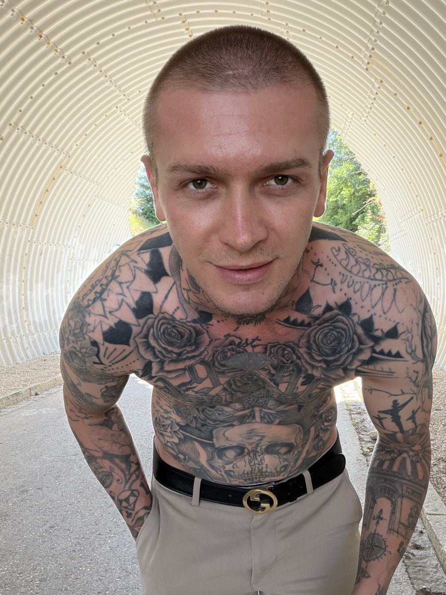 Darianblkwell's tweet photo. tunnel, low angle, no shirt, all ink and attitude. https://t.co/WImwqvk3MG https://t.co/3ruDUD7MZx