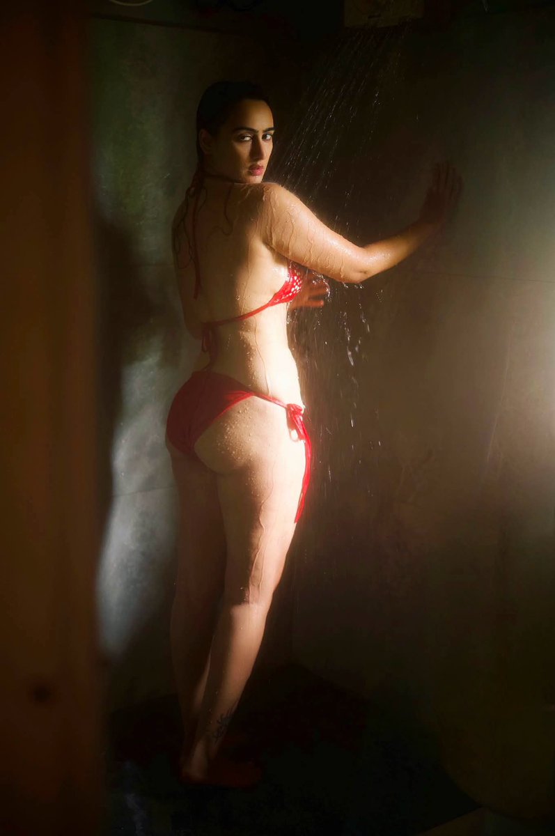 55akch's tweet photo. मेघा शुक्ला के अनुसार - When My shadow is brighter than me ❤️ https://t.co/UBK4yMsnE2