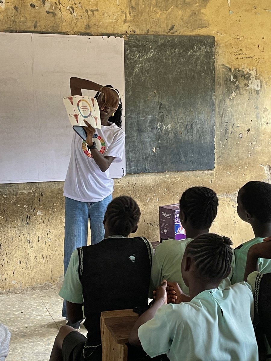 BoluwatifeAMA's tweet photo. Since the algorithm is back to normal, I just wanted to tell you guys that I spearheaded a menstrual hygiene awareness campaign and distributed menstrual pads to over 100 girls for Menstrual Hygiene Day.🥹🤍 https://t.co/TBHBtE2Bzi