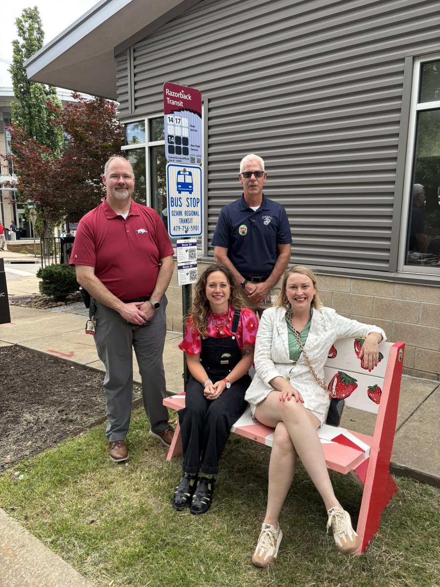 OzarkTransit's tweet photo. Building community, one bench at a time!
Volunteers with NWA Bench, along with other community partners, have helped bring 26 new benches to transit stops throughout the four cities served by ORT!
#northwestarkansas #nwa #publictransit #fayettevillearkansas #fayettevillear https://t.co/PXSvNY45iS