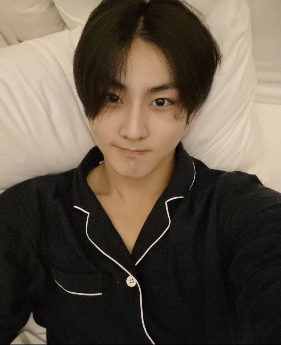 jwnbloom's tweet photo. his peak babygirlism in the bed like jungwon we are so bad for you. https://t.co/AaQF63BLK2