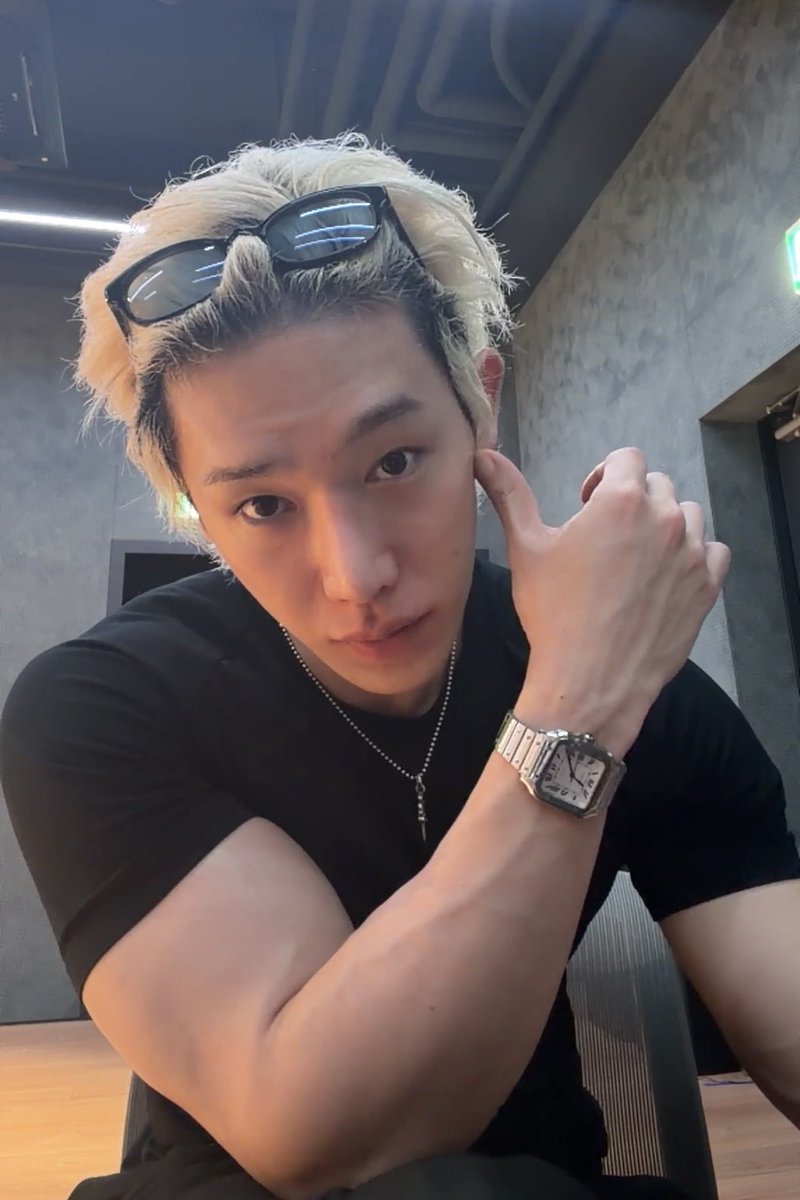 youp_puoy's tweet photo. 어휴 미모가 살벌하시다 https://t.co/bnj7JZjnKq