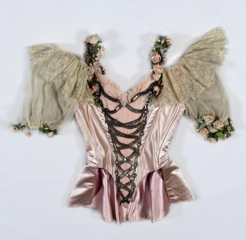 wikivictorian's tweet photo. Evening bodice designed by House of Worth and worn by Princess Murat, 1890. Musée Galliera. https://t.co/oQ6e5p7QGI