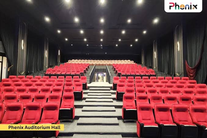 haneulinsept's tweet photo. Phenix Auditorium Hall ตั้งอยูที่บริเวณชั้น G เป็นสถานที่จัดงานที่ตอบสนองความต้องการของผู้จัดงานและผู้เข้าร่วมงานทุกท่าน ด้วยที่นั่งทั้งหมด 295 ที่นั่ง และที่นั่งพิเศษสำหรับ VIP จำนวน 60 ที่นั่ง เหมาะสำหรับการจัดงานที่ต้องการความเป็นส่วนตัว
เท่ากับว่าถ้ารวมทั้งหมดกับ VIP จะสามารถจุได้ 355 คน
แทบี๋จะมีถึง 355 คนมั๊ยหนอ เดอะบอยไม่ได้มาไทยนานงานก็ไม่มีจะยังมีแทบี๋มาเจคอบอยู่มั๊ยนะ
*ตัวอย่างฮอลกับผังงานอื่น