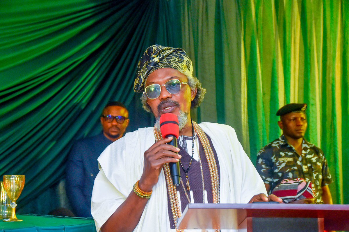 BiodunLasile's tweet photo. "Bí ènìyàn bá ń ṣe rere, kò túmọ̀ sí pé gbogbo ènìyàn yóò fẹ́ràn rẹ."
Doing good does not guarantee that everyone will love you.
-Chief Abiodun Lasile DL MnbR https://t.co/Qg0ESIJjrF