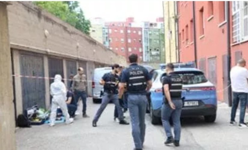 SAGGEIDEE's tweet photo. Un angoscioso dilemma agita la destra italiana in queste ore: restare su #grazia per #Roggero , oppure buttarsi tutti si 'io sto con i poliziotti' di Bologna?
Intanto #Salvini è in crisi di overbooking.... https://t.co/4prhRGzN0P