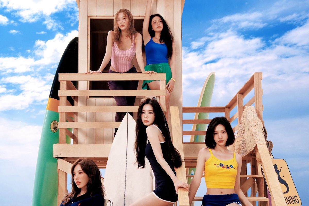 soompi's tweet photo. #RedVelvet Poses In Teasers For Upcoming Album "Velvet Summer"
https://t.co/eirJLgyiOh https://t.co/1xaTy2azCb