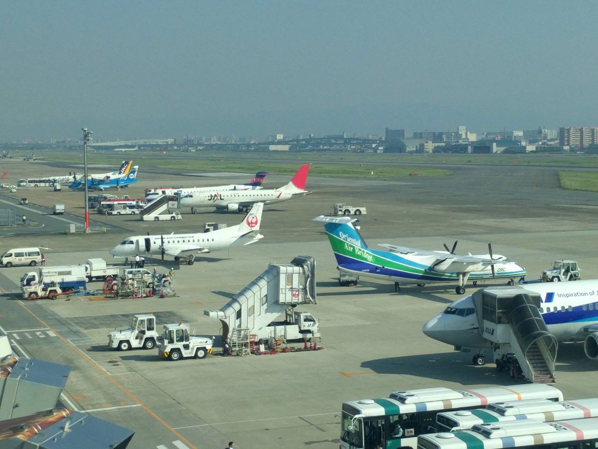k2m32jm8's tweet photo. 時の流れを感じます🥲

2016年5月
福岡空港 国内線第1ターミナルビルより
※同年10月閉館・取り壊し済 https://t.co/a5WL1Ohsq3